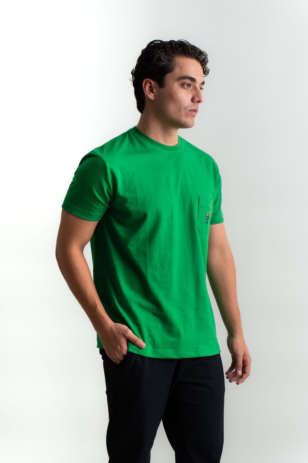 T-SHIRT VERDE CON BOLSILLO